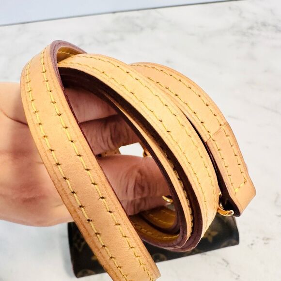 Louis Vuitton Friendly Pochette - Picture 4 of 13